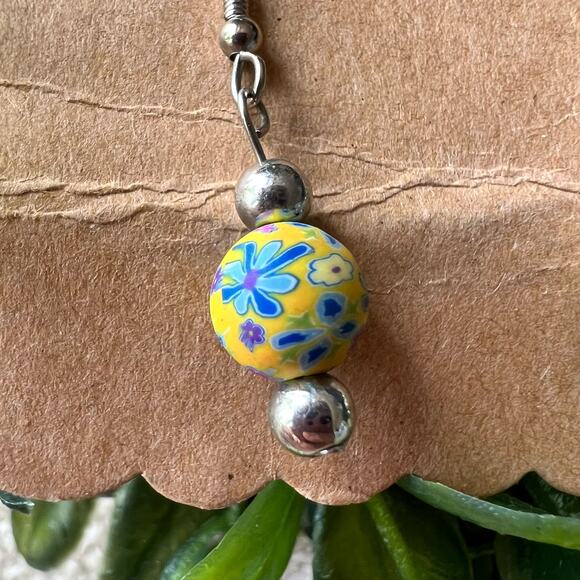 NEW Viva Beads Handmade Clay Round Yellow Floral Print Dangle Earrings - Picture 4 of 9